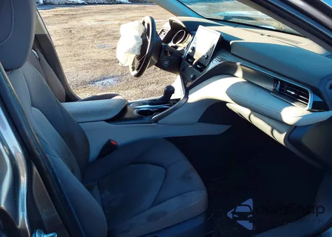 2023 Toyota Camry Le z USA, uszkodzony, nr VIN 4T1C11AK8PU136035